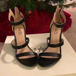 Elegant black block high heel